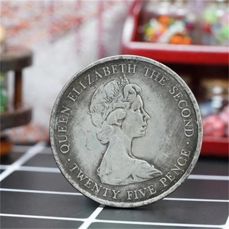 

Коллекция монет из серебра 1978 пробы в виде доллара королевы Гернси, британская семья в Европе