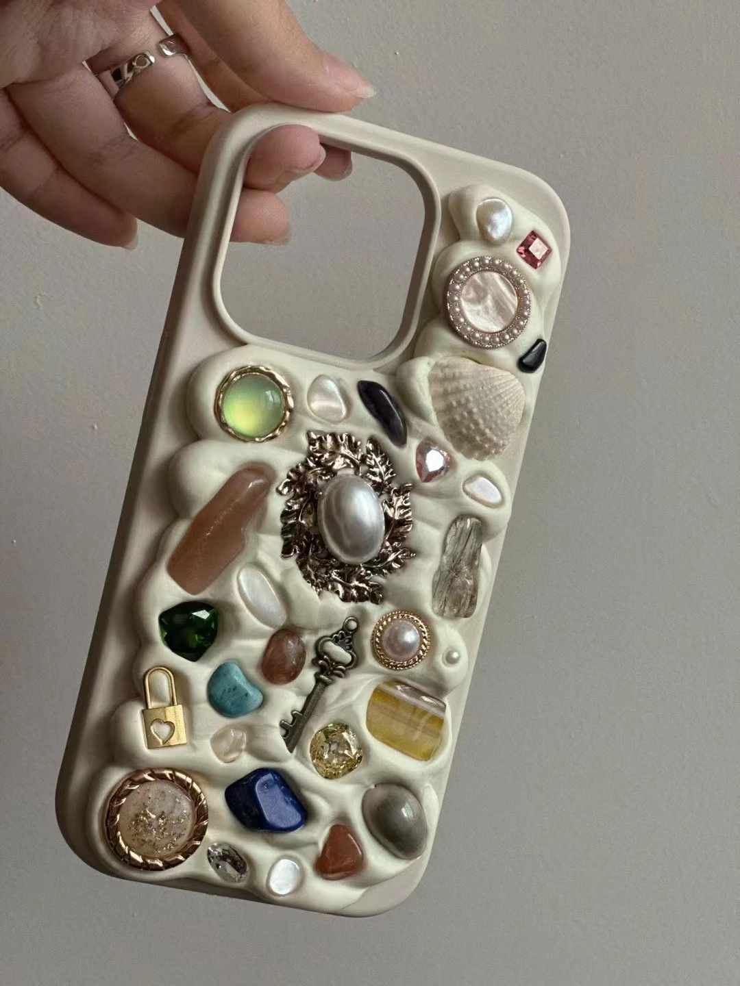 

Medieval vintage DIY phone case iPhone 14pro/11/13 2023 retro Original design unique DIY phone case can be customized any style