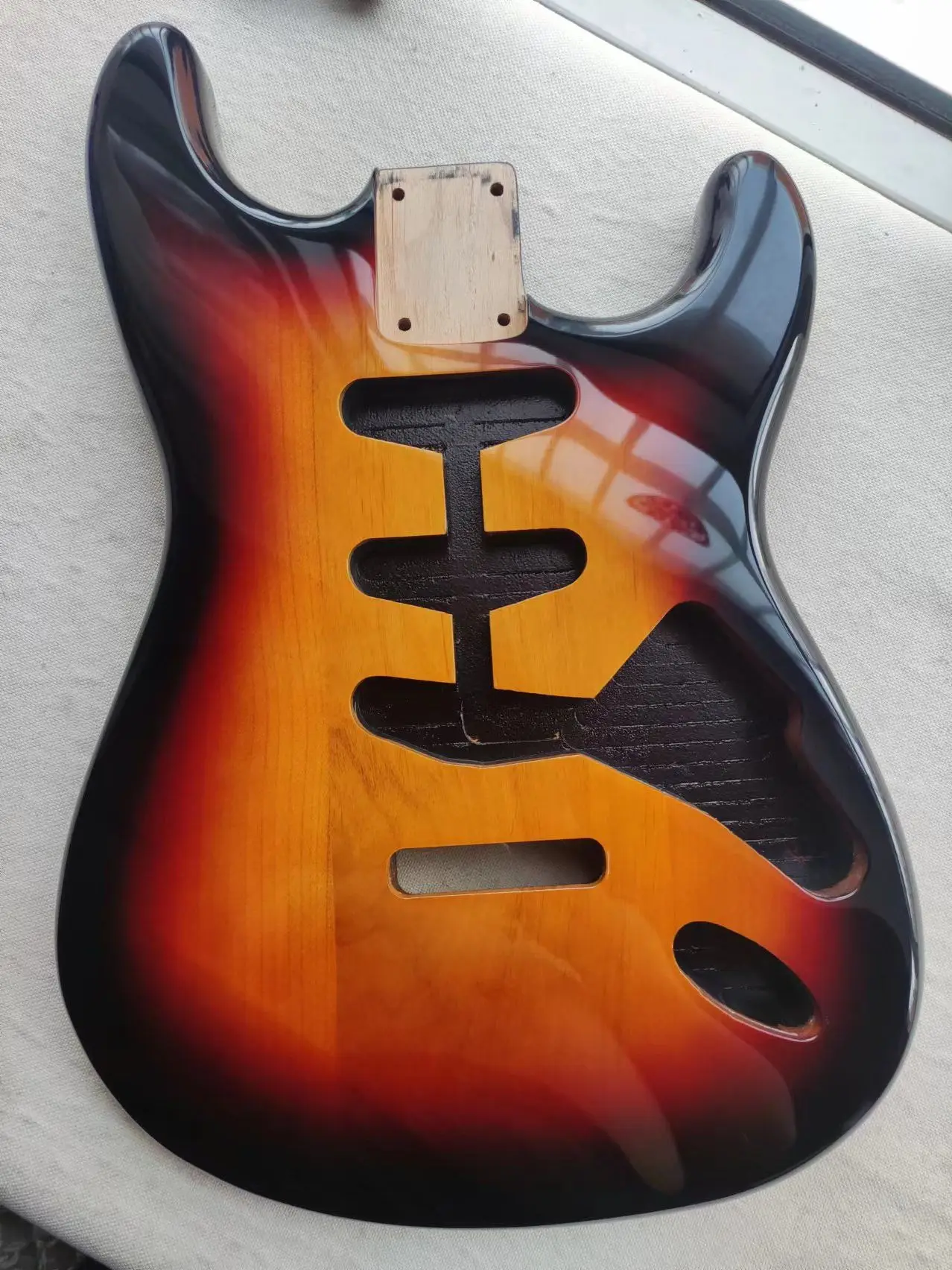 

High Quality Alder Wood Strat Guitar Body Gloss Finished Handmade Sunset Custom SSS ST Eectric Guitar Barrel Replacement