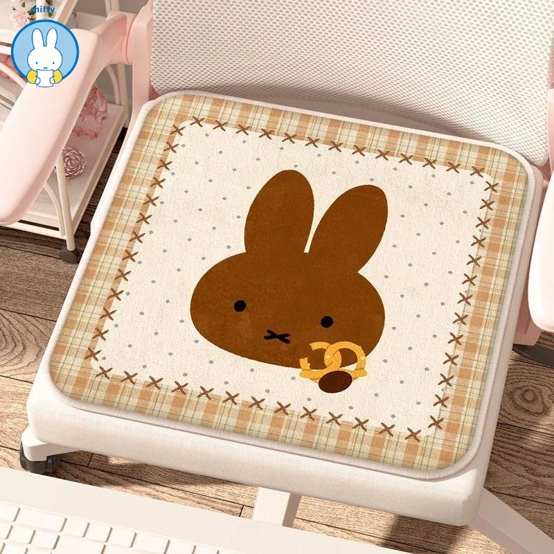 Фото Новая мультяшная моющаяся подушка Kawaii Miffy2026 с защитой от скольжения и грязи для общежития и класса №1
