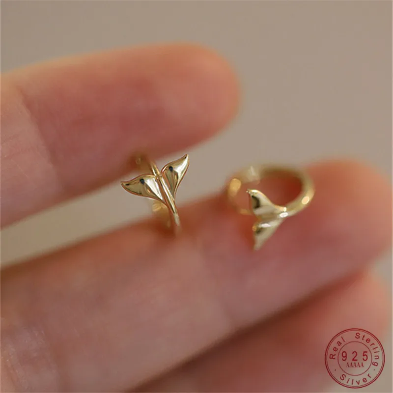 

Женские глянцевые серьги-гвоздики «рыбий хвост», серебро 925 пробы