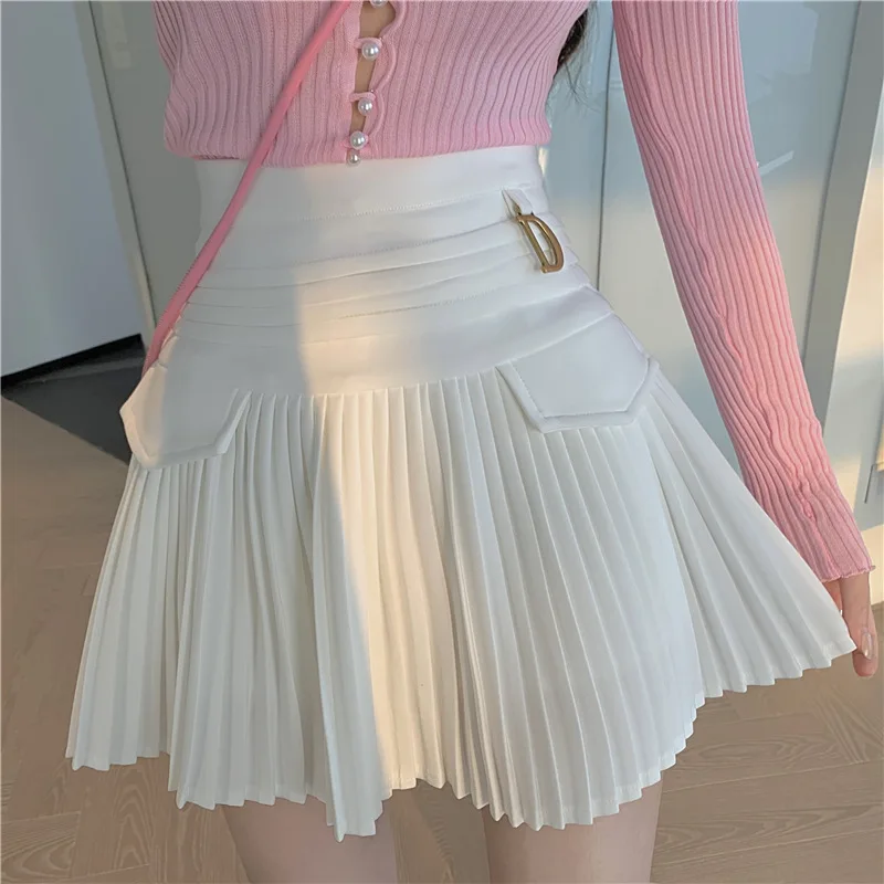 

2022 White Pleated Skirts Sexy Casual Slim College Women High Waist Mini Metal Letter D A-Line Clubwear Korean Fashion Style