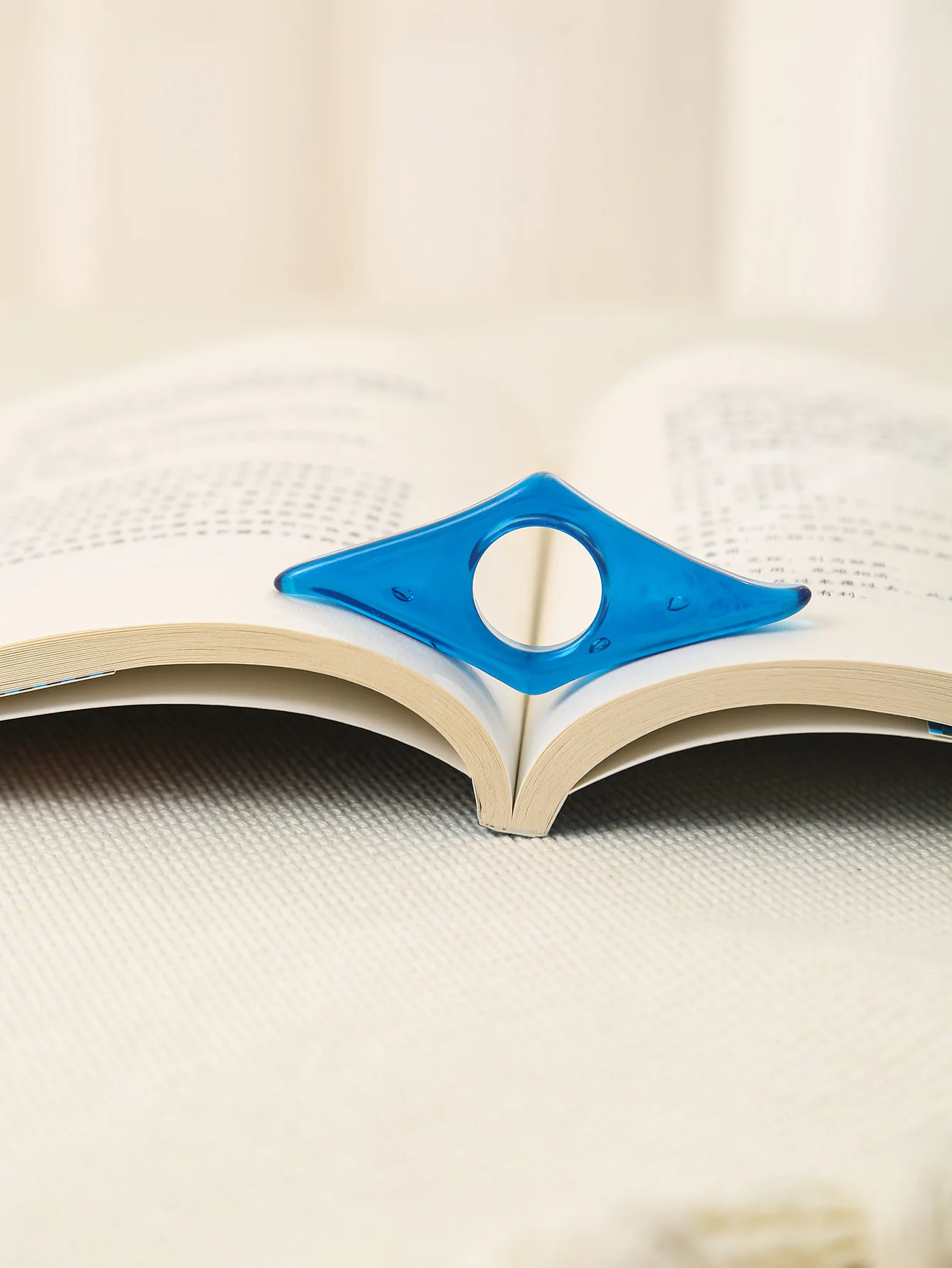 

Пластиковая закладка для большого пальца