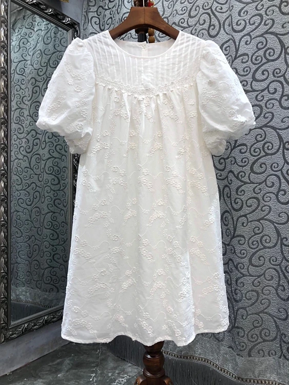 

2022 new women fashion bubble short-sleeved round neck embroidered straight loose and generous dress 610