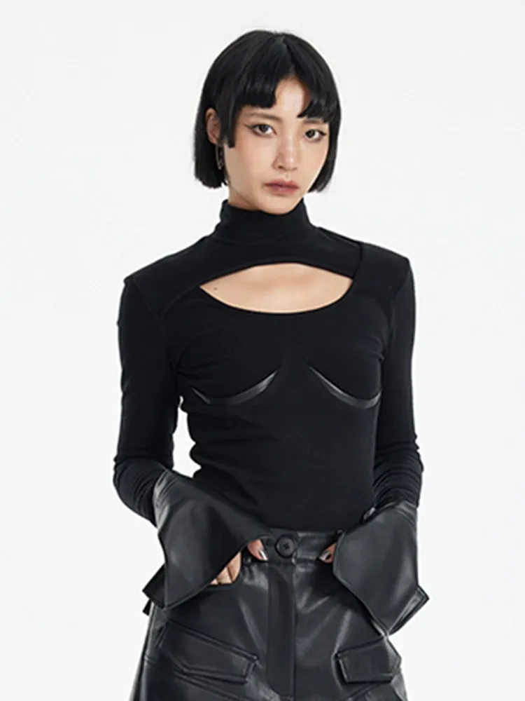 Женская кожаная футболка TWOTWINSTYLE черная Однотонная составного кроя с