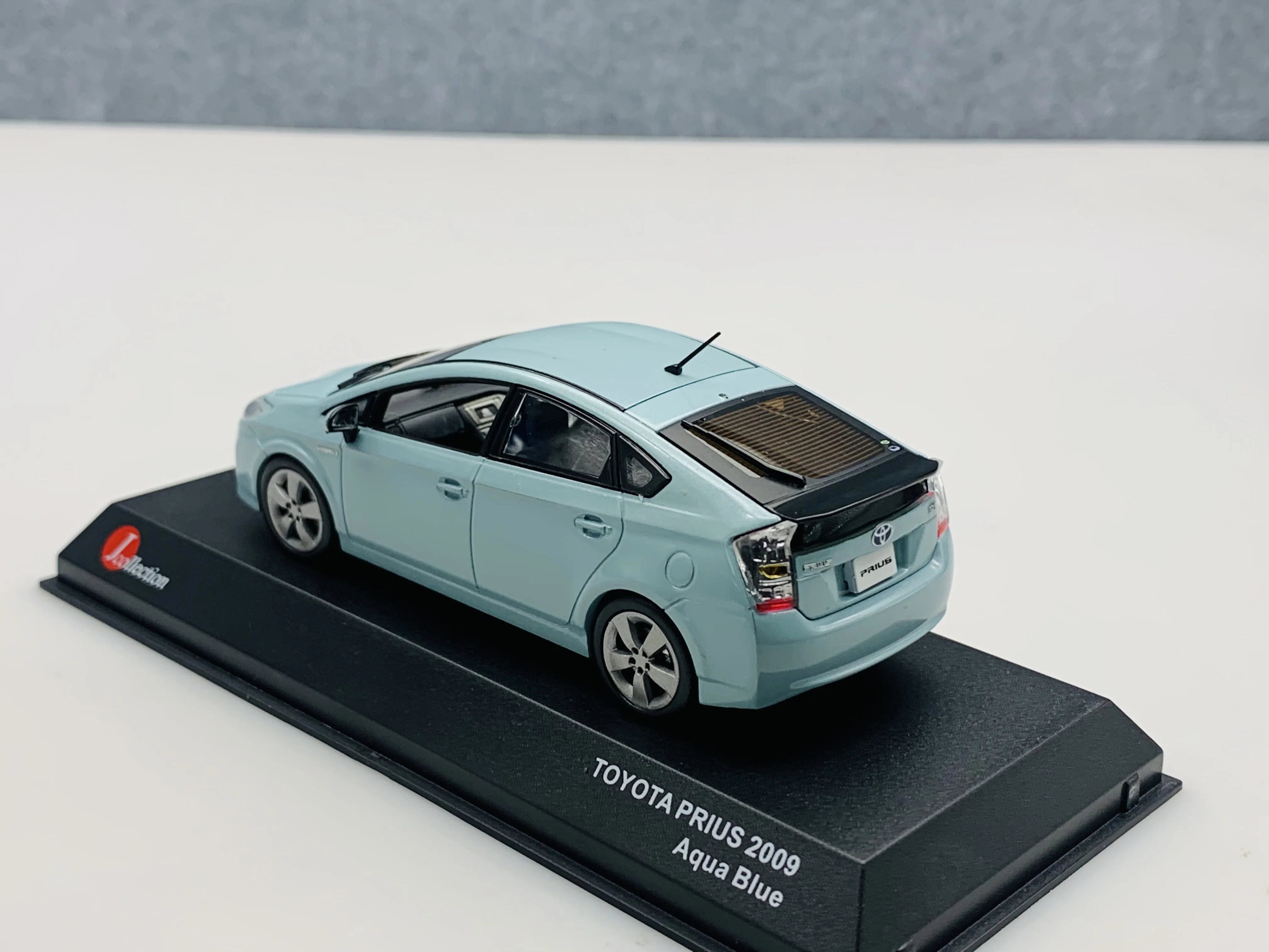 Фото Модель автомобиля Toyota PRUIS из сплава, масштаб 1:43, серия J-COLLECTION №3