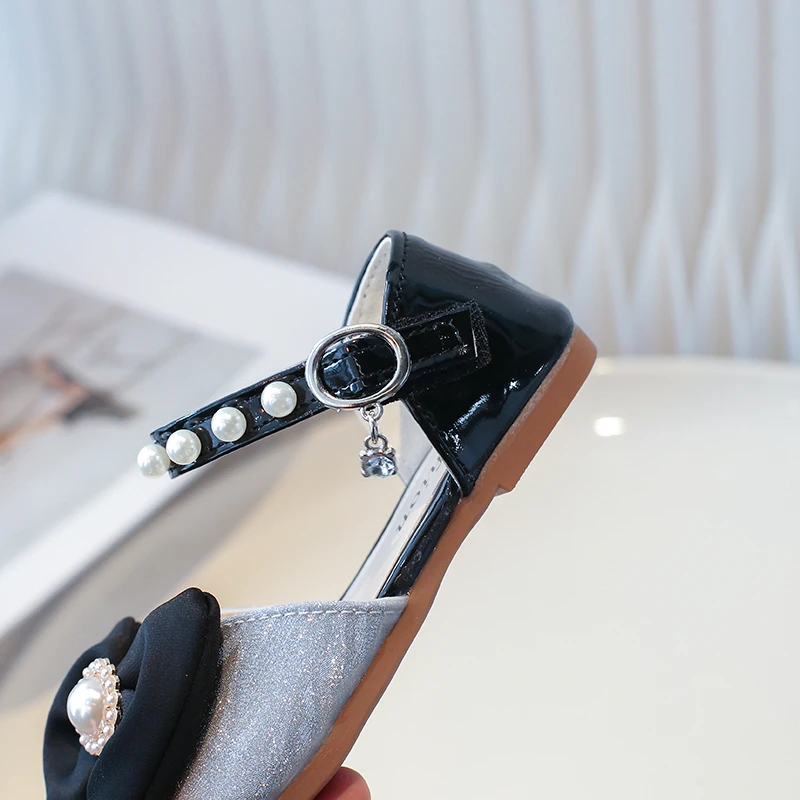 Женские сандалии с серебристыми/шампанскими головками и жемчужным бантом летние