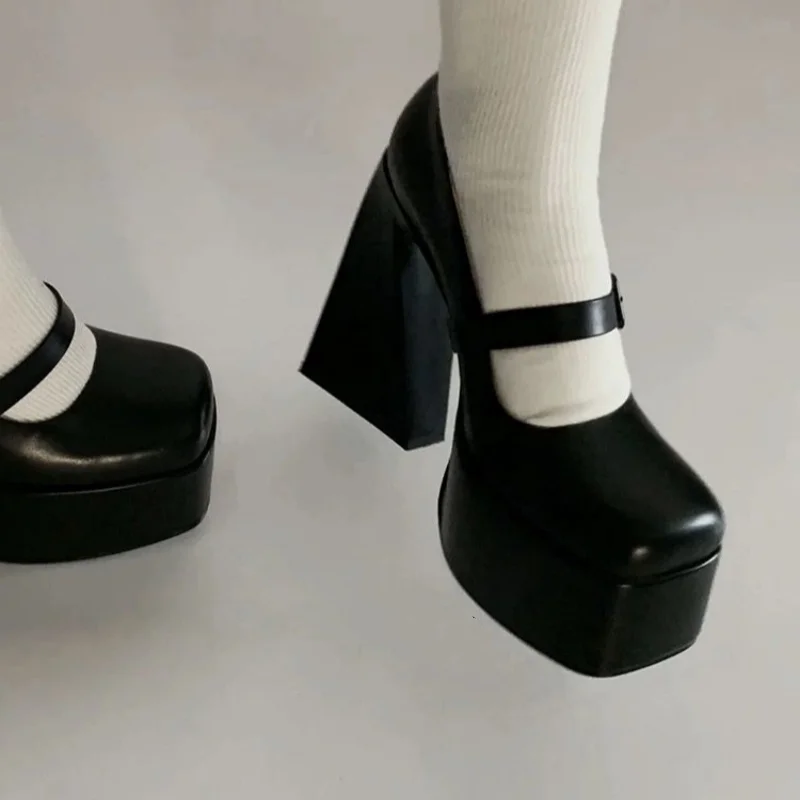 Туфли женские на толстом каблуке дышащие пикантные элегантные однотонные туфли