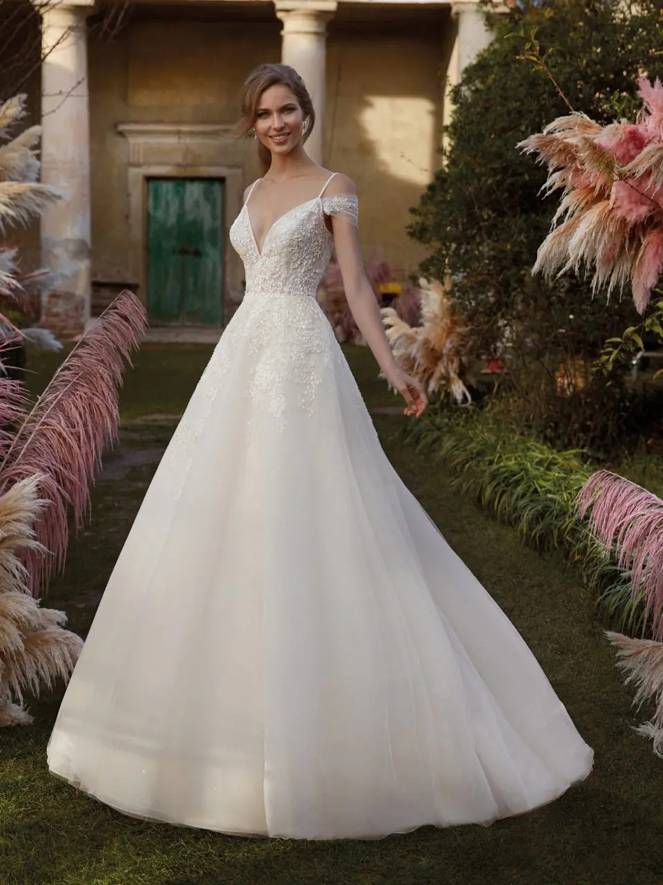 

Off Shoulder A Line Wedding Dress Spaghetti Strap Lace V Neck Backless Tulle Bridal Gowns Summer Beach Wedding Party Robe Marrig