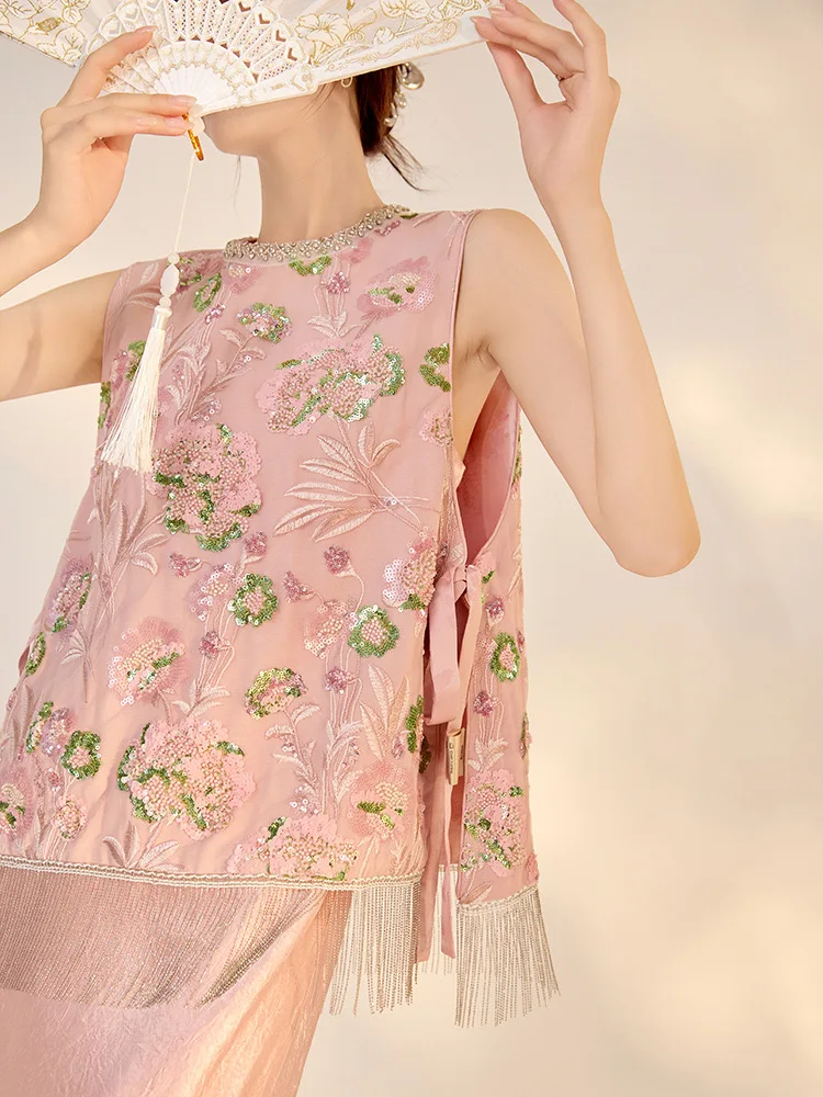 Роскошный женский жилет ручной работы с бисером