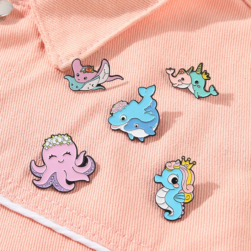 

Whales Enamel Pin Seahorses Friends Octopus Badges Animals Christmas New Year Gift Lapel Pins Women's Brooch Jewelry Fashion