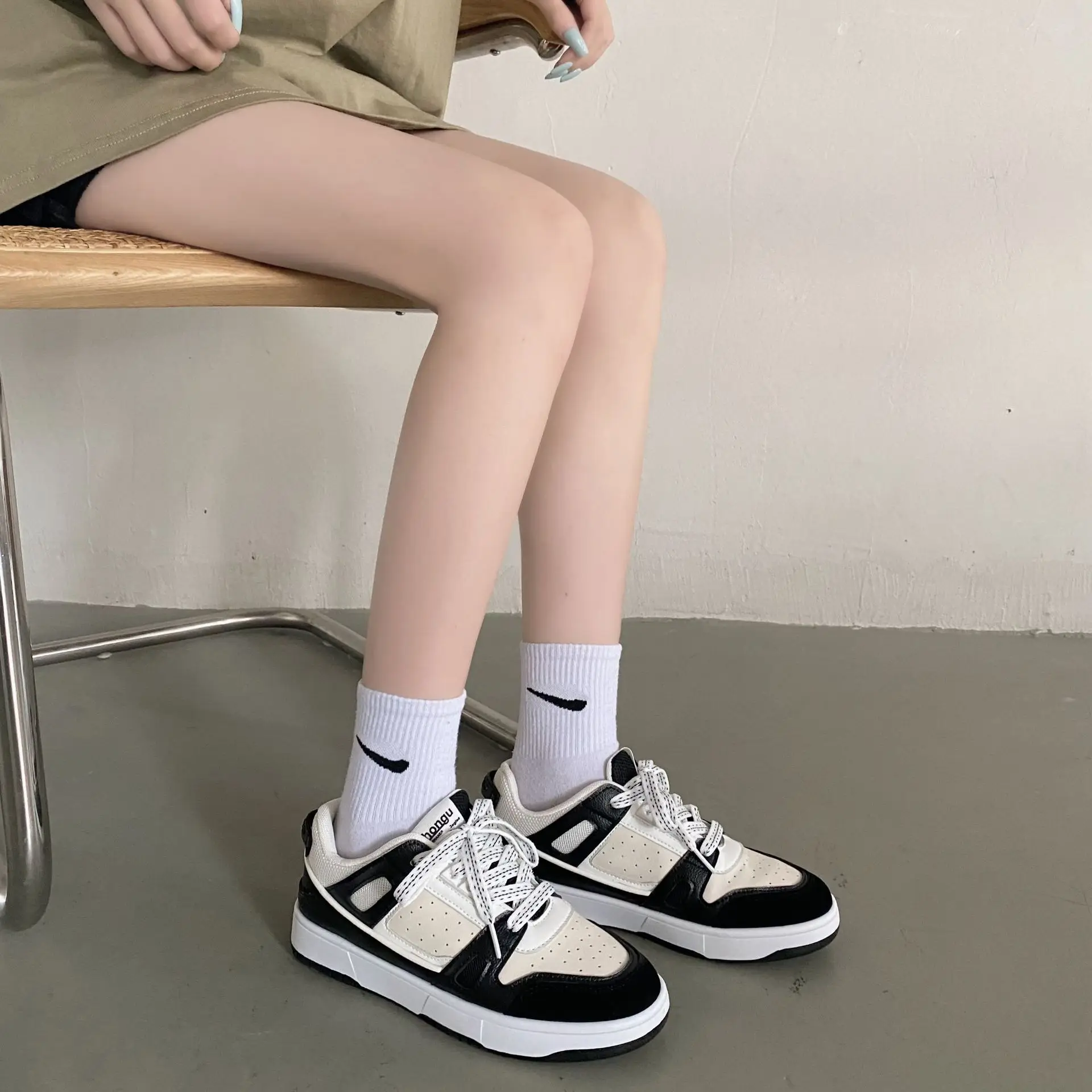 

Chunky Lace Up Men Sneakers Zapatillas Mujer Light Flat Shoes Ladies Outdoor Luxury Men Running Shoes Women Chaussure Femme