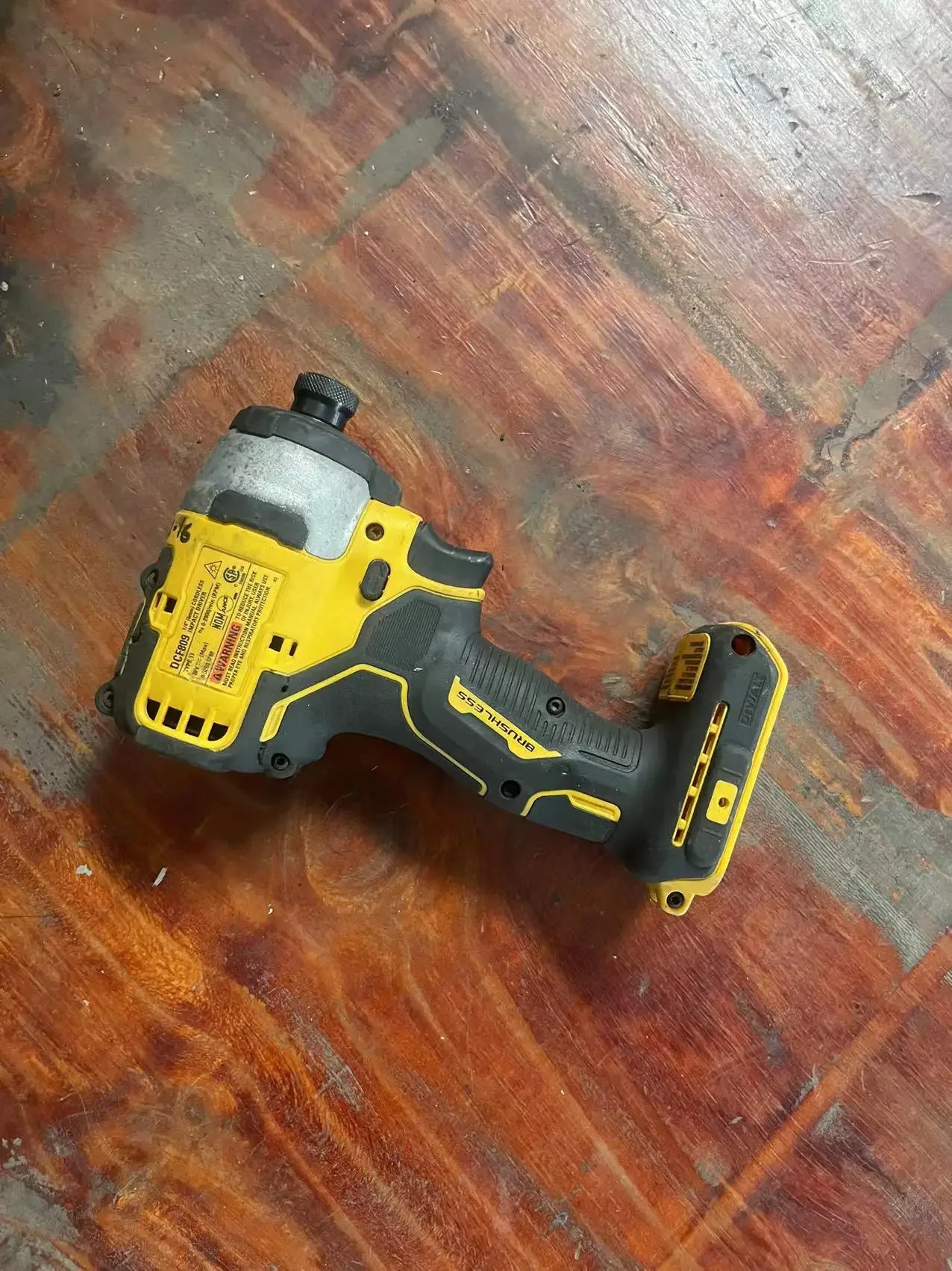 Бесщеточный ударный драйвер DEWALT 20 в (только инструмент). Б/у. Второй подвесной