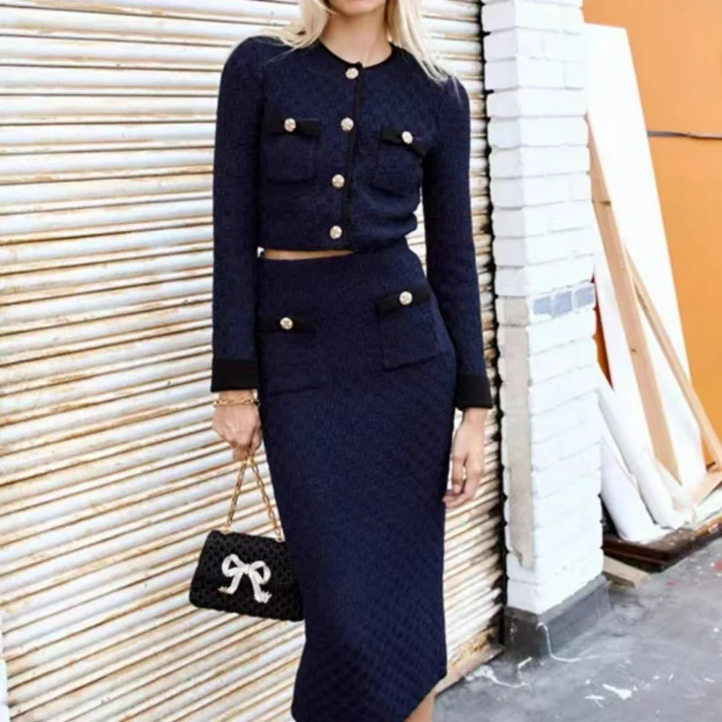 Женский трикотажный Костюм-двойка темно-синий кардиган с шахматной юбкой и