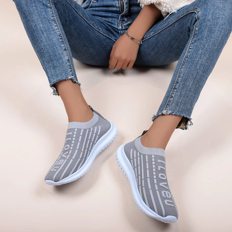 

2022 Breathable Mesh Fashion Casual Sports Shoes Platform Flats Shoes Light Flat Sneakers Woman Vulcanize Shoes Large Size 35~44