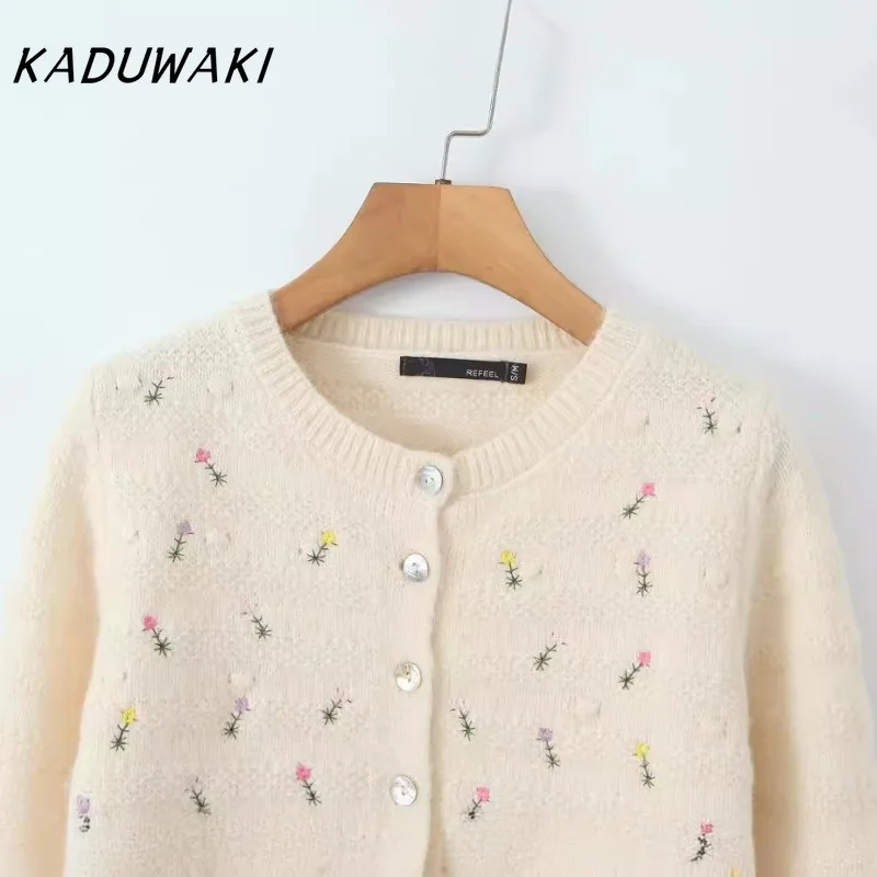 KADUWAKI американский классический бежевый джемпер с круглым вырезом и длинными