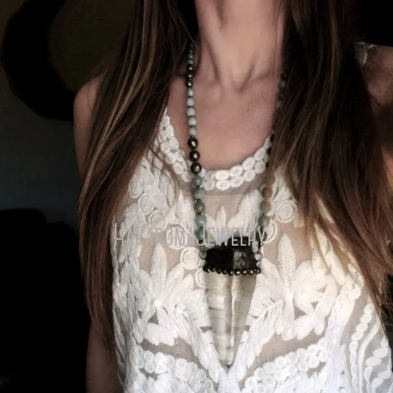 Рисунок 6 - NM43356 массивный бразильский люмерийский кварц