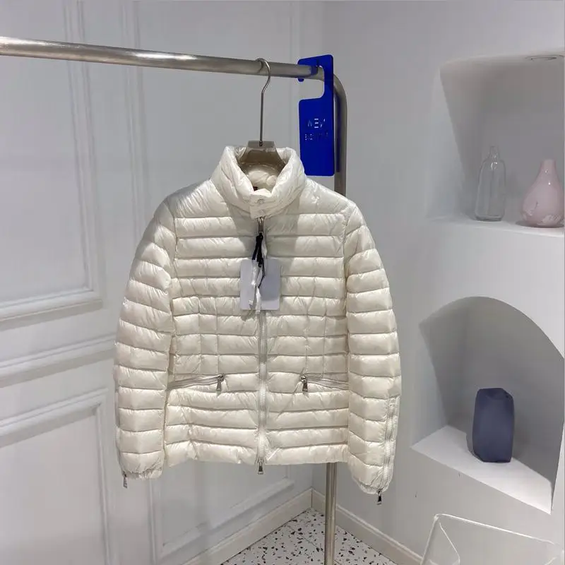 

Модный новый женский пуховик 2023