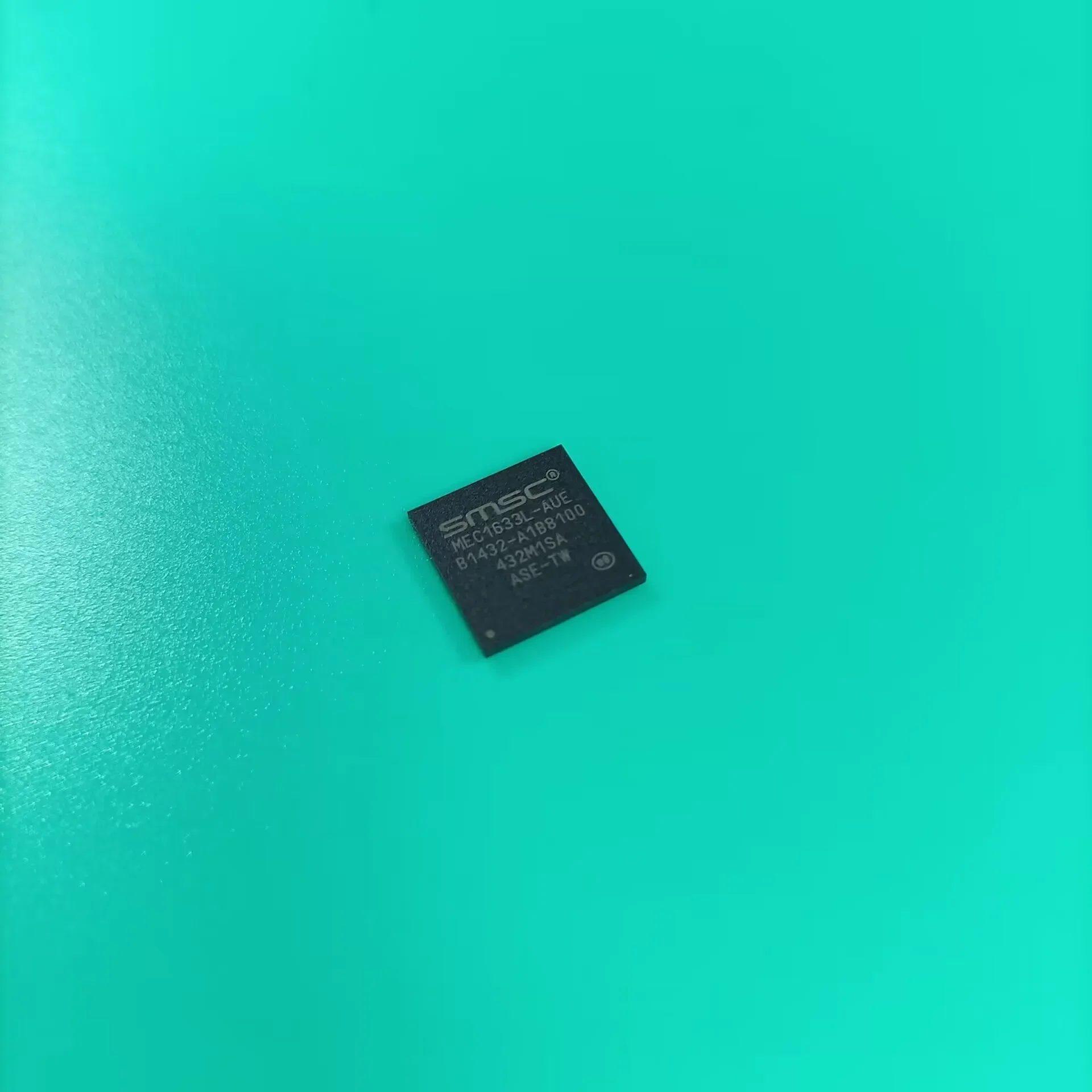 MEC1633L-AUE LFBGA169 MEC1633 L-AUE 32-битный мобильный встроенный контроллер малой мощности