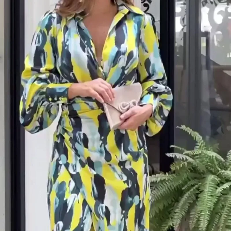 

In the summer of 2023, the new European and American fashion home leisure printing long-sleeved deep V dress.