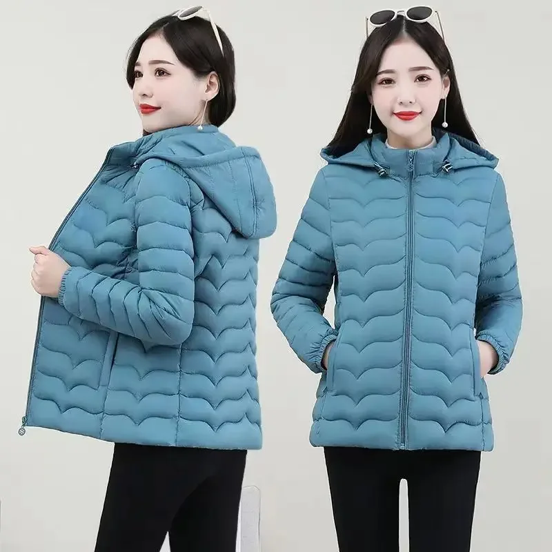 Женская зимняя куртка с капюшоном