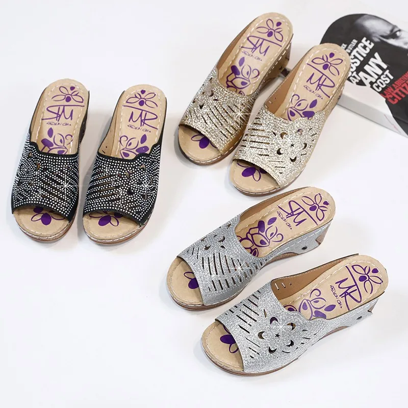 Летние женские туфли на танкетке платформе со стразами шикарные сланцы с