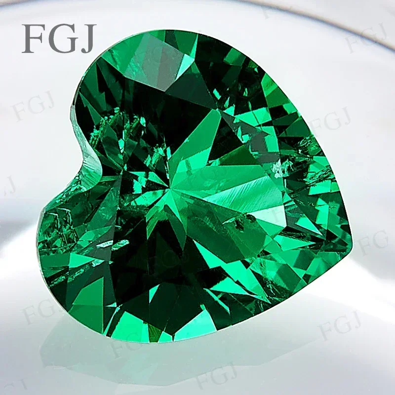 [форма сердца] выращенный в лаборатории изумрудно-зеленый драгоценный камень