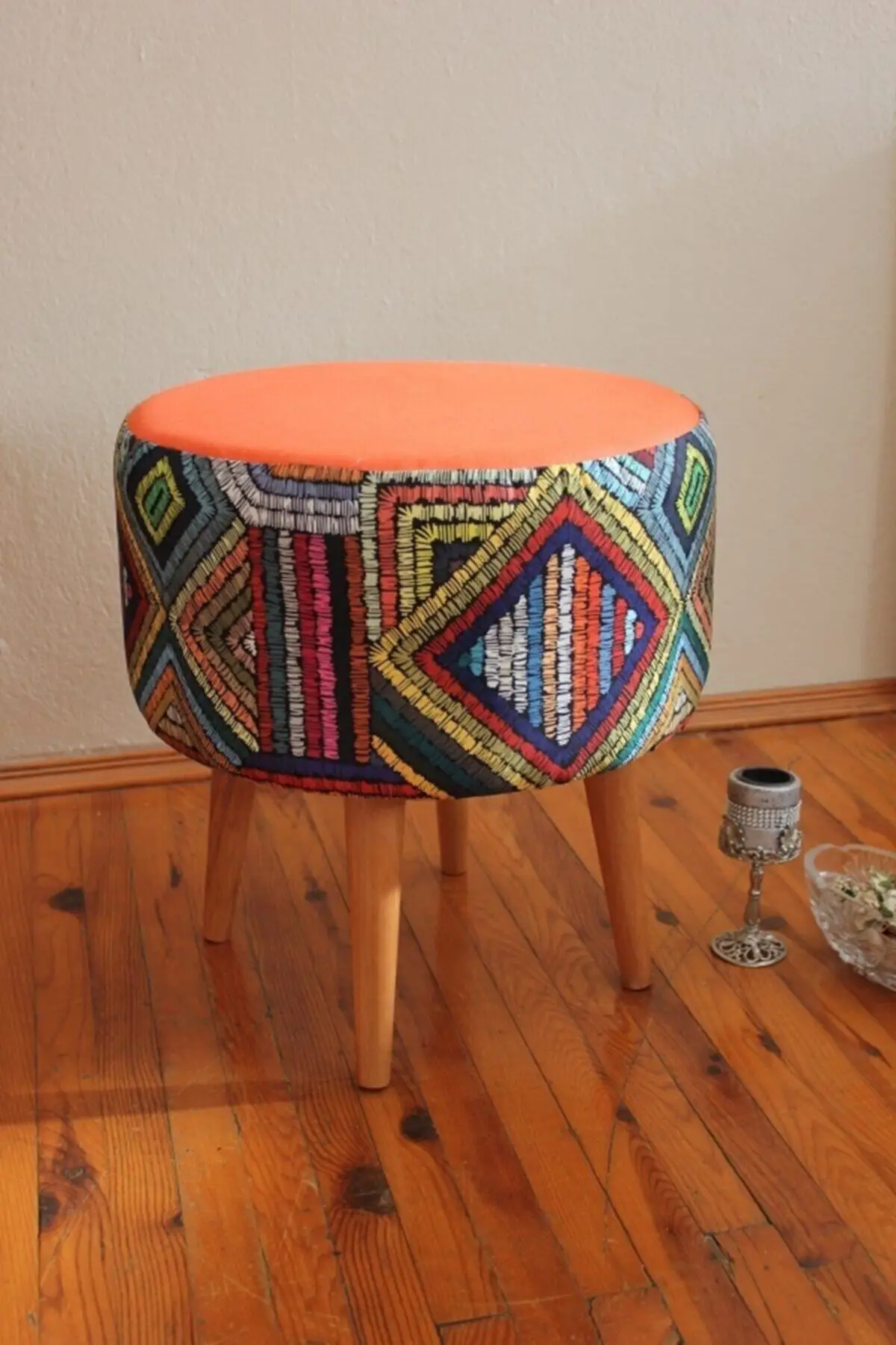 

Beech Retro Wood Legs Decorative Ethnic Top Tile Pattern Cylindrical Puff Bench Seat Chair