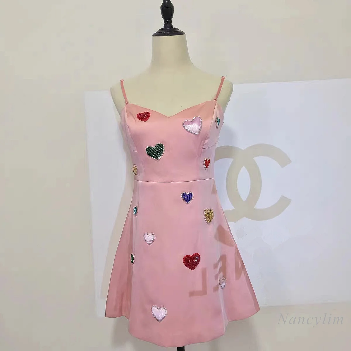 

Женское приталенное платье на бретелях, летнее розовое платье с разноцветными бусинами в форме сердца, приталенный силуэт, 2022