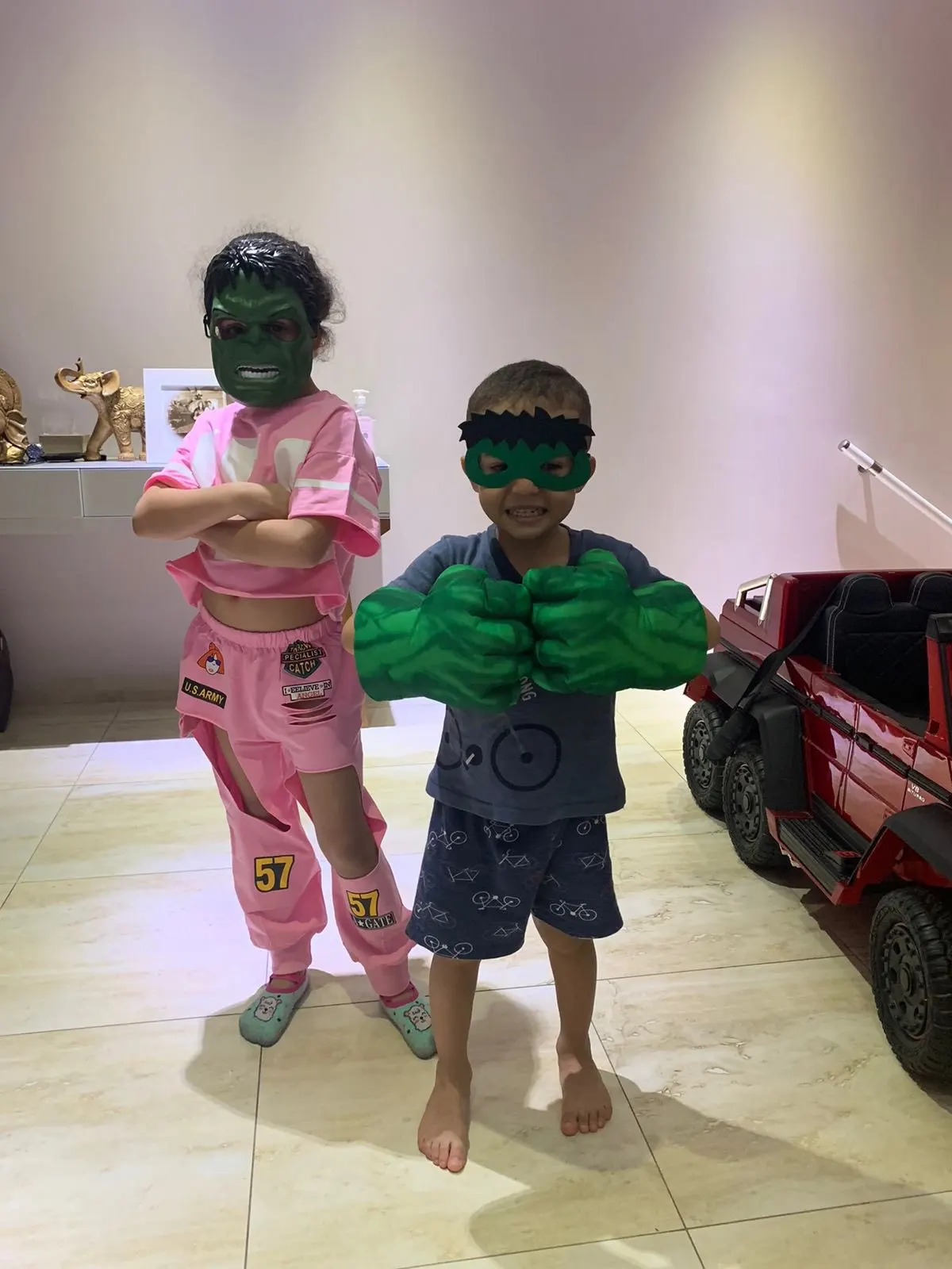 Комплект одежды с рваными штанами для девочек Новинка 2022 года Модные