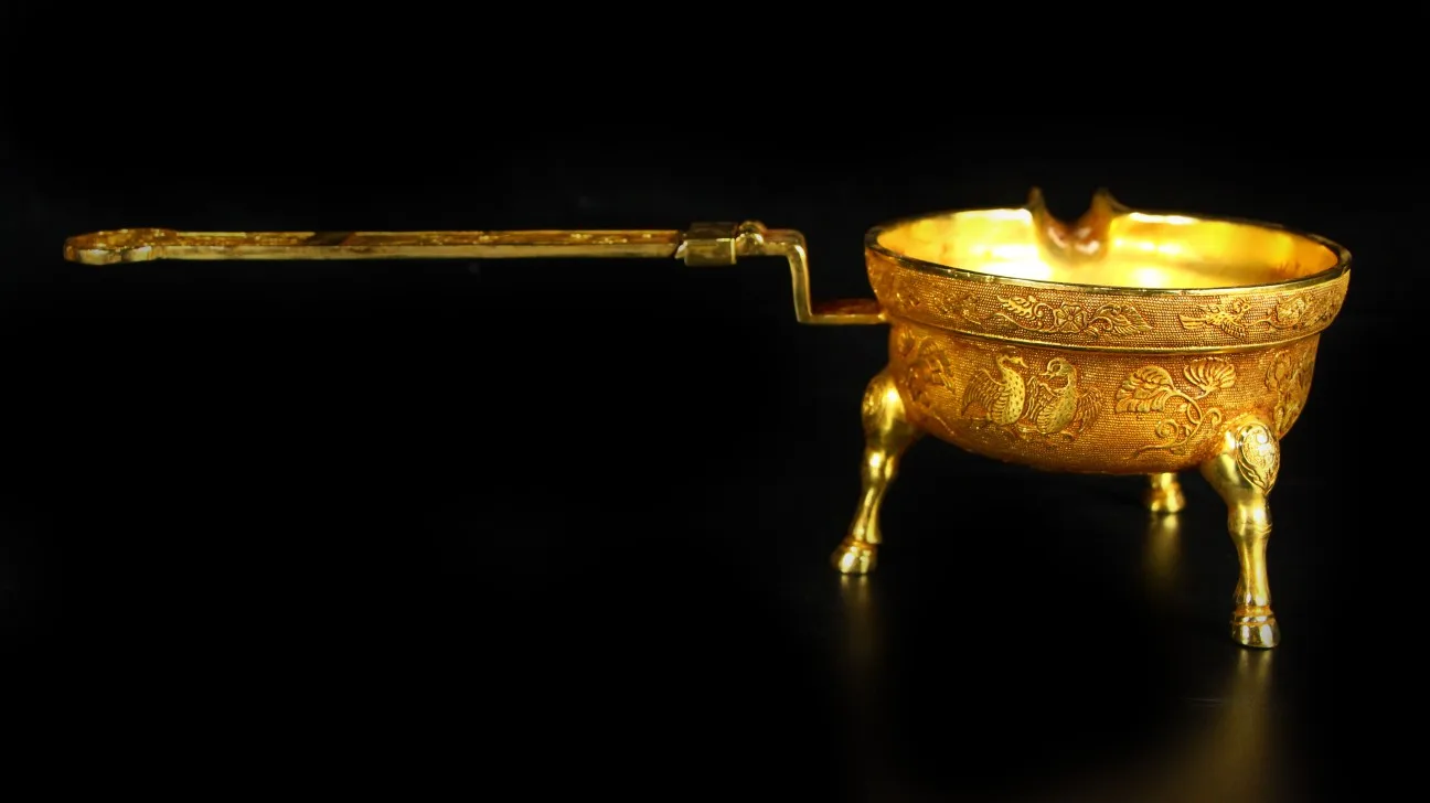 

Collectible gilt bronze hand-chiseled wine set with long handle