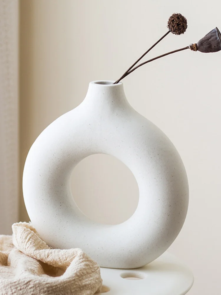 

Nordic Donuts Flower Vase Circular Hollow Ceramic Home Modern Sculptures Pot Tabletop Accessories Europe Home Decoration Vase