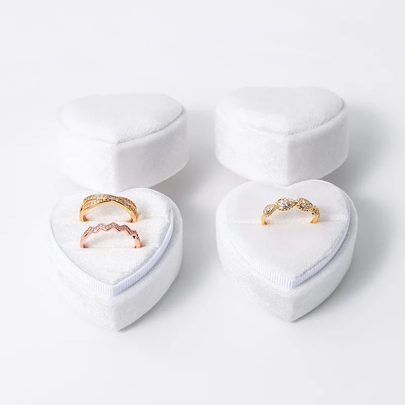 

Бархатная коробочка для кольца Baby.Xin сердце