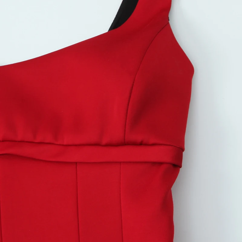 Женское платье без рукавов с вырезом на спине