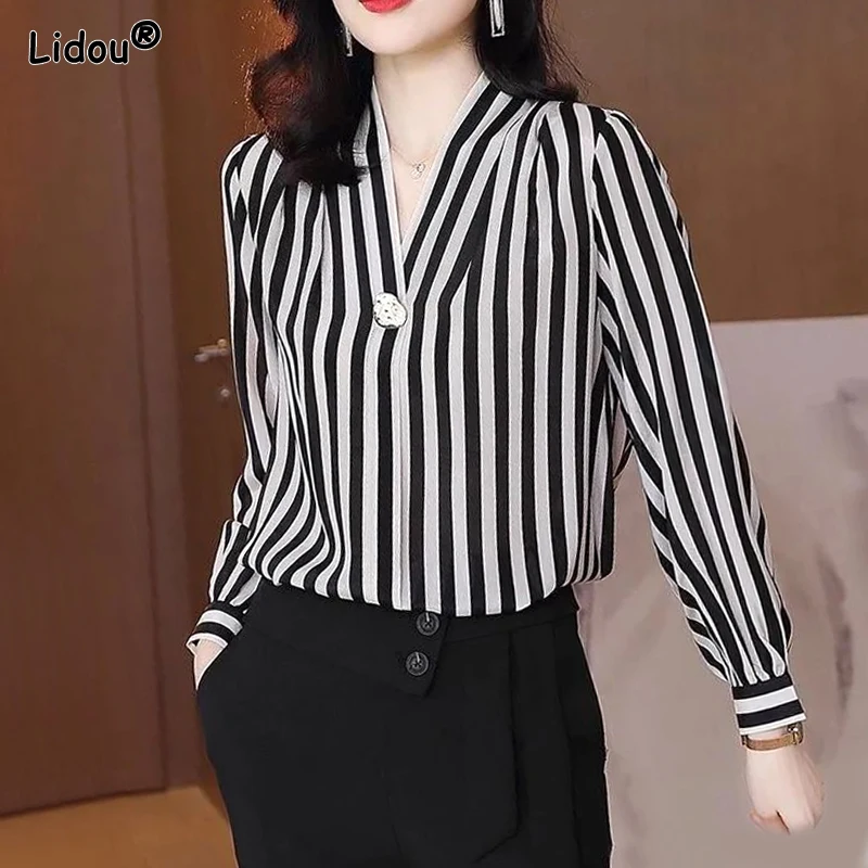 

2023 Spring and Autumn Elegance Commuting Simplicity V-neck Bead Stripe Print Loose and Versatile Western Style Women's Shirt