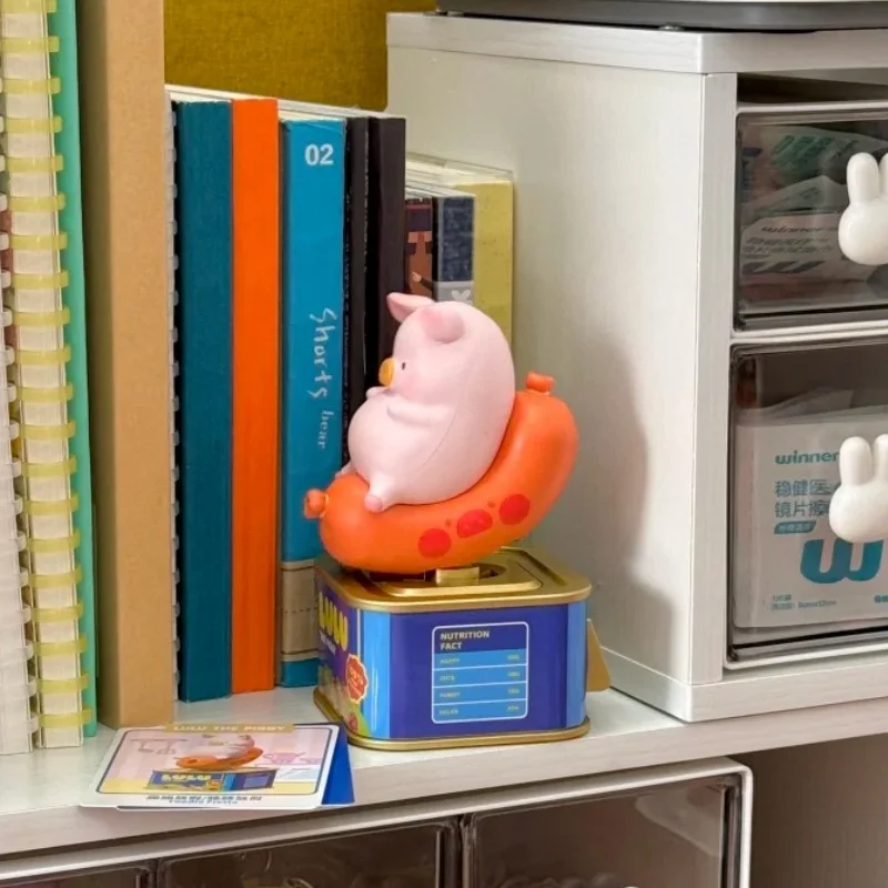 Фото Коллекционная фигурка-сюрприз Lulu The Piggy: Солнечная кукла-модель, милая и стильная настольная декорация, праздничный подарок для взрослых коллекционеров №5