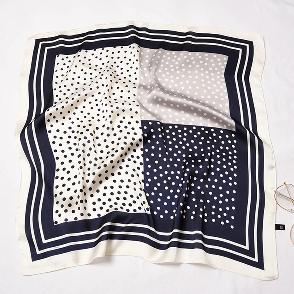 Рисунок 2 - Модный маленький шелковый квадратный шарф в горошек