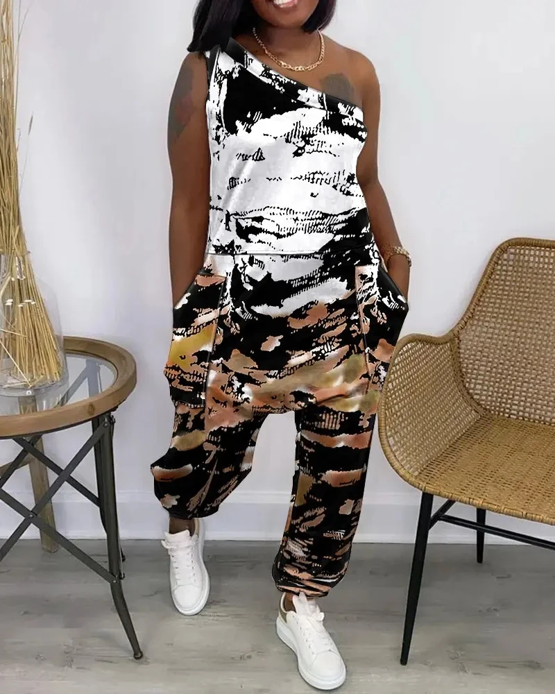 

Комбинезон на одно плечо с принтом и карманами