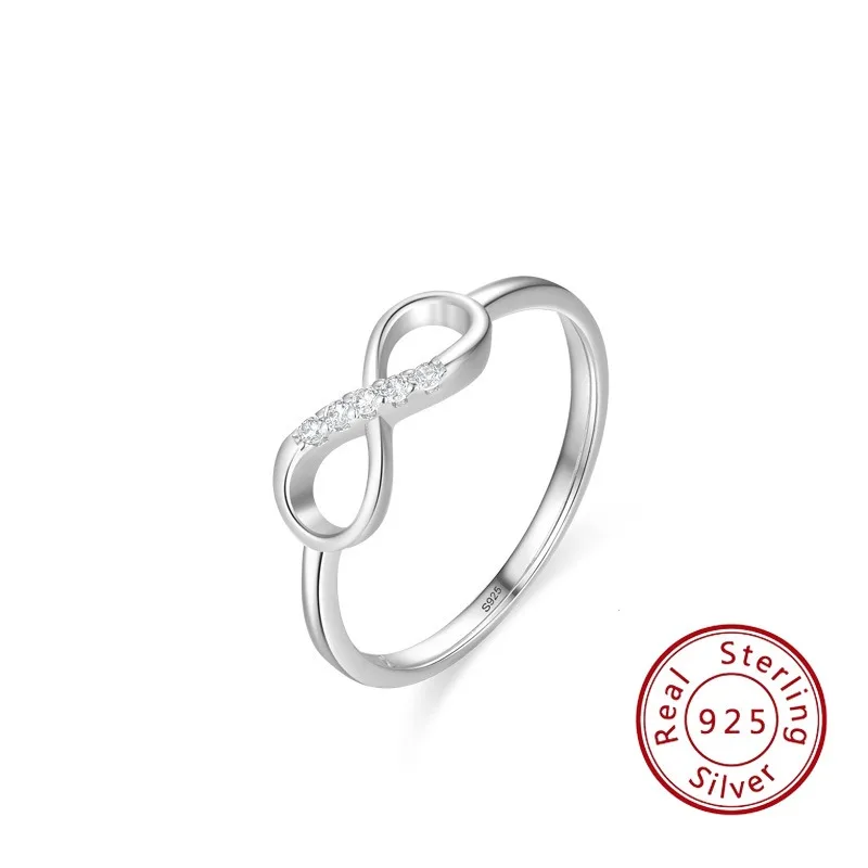 

Женское кольцо из серебра с фианитом, 18 К