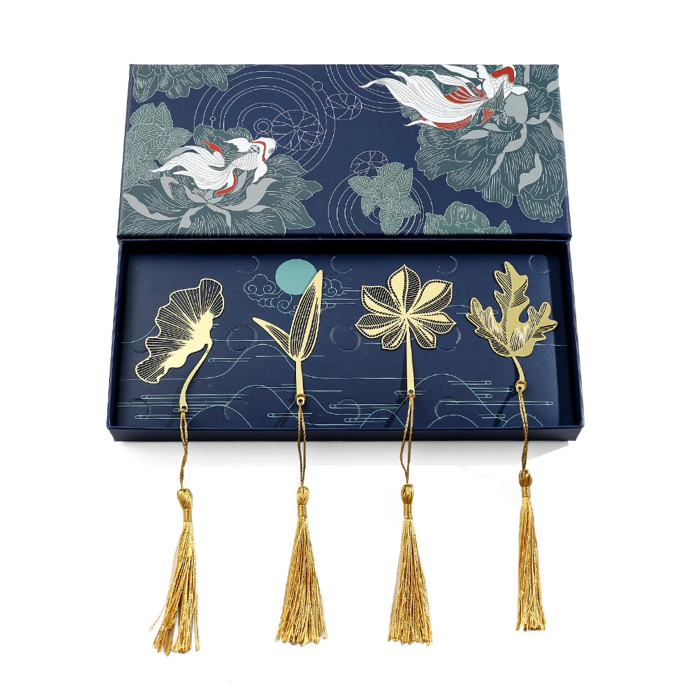 Цветочные металлические закладки с золотыми кисточками подходят для любителей