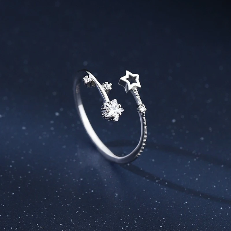 Женское кольцо с пятиконечной звездой цирконом