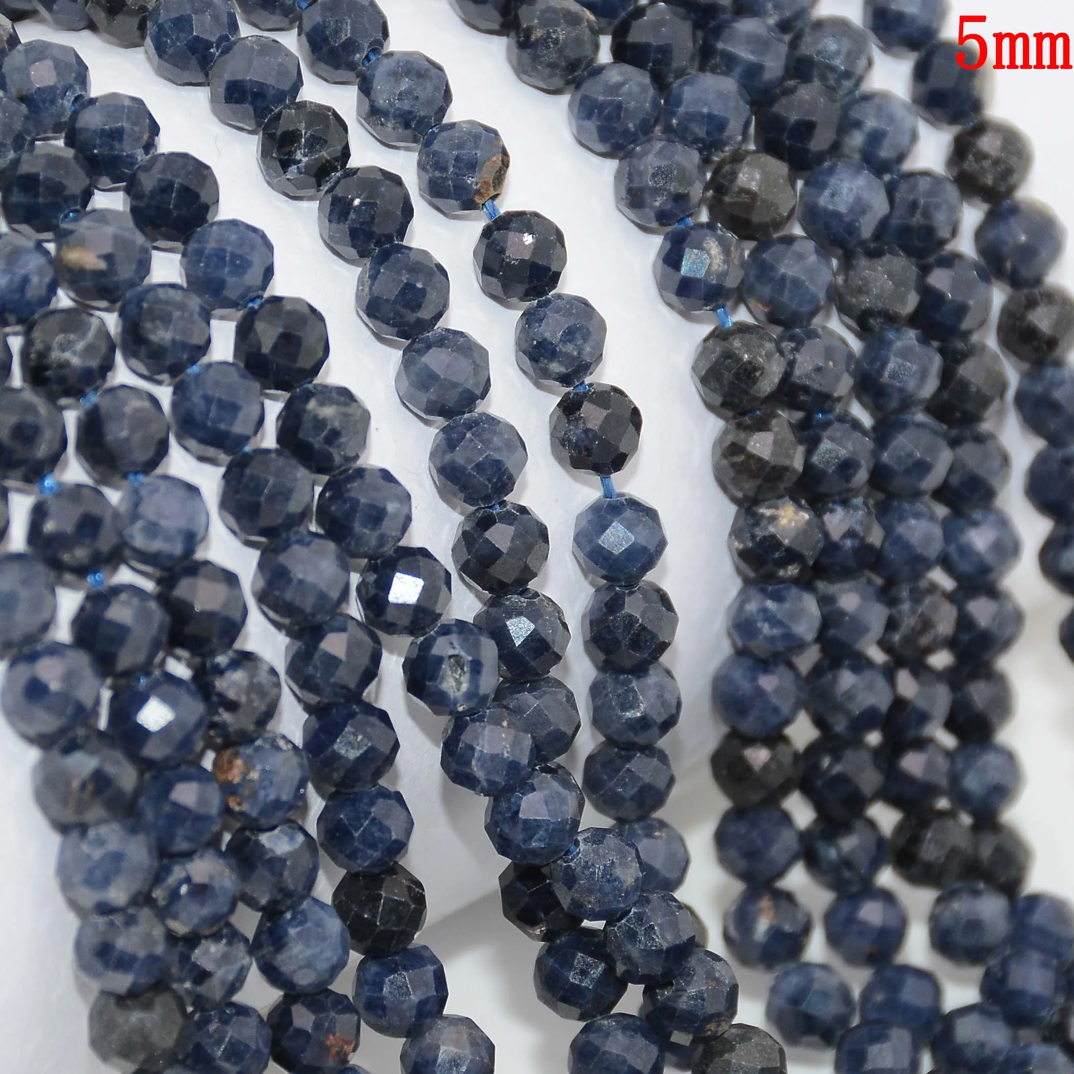 Натуральный сапфир с дефектами граненые круглые бусины 3 мм/5 мм-Место