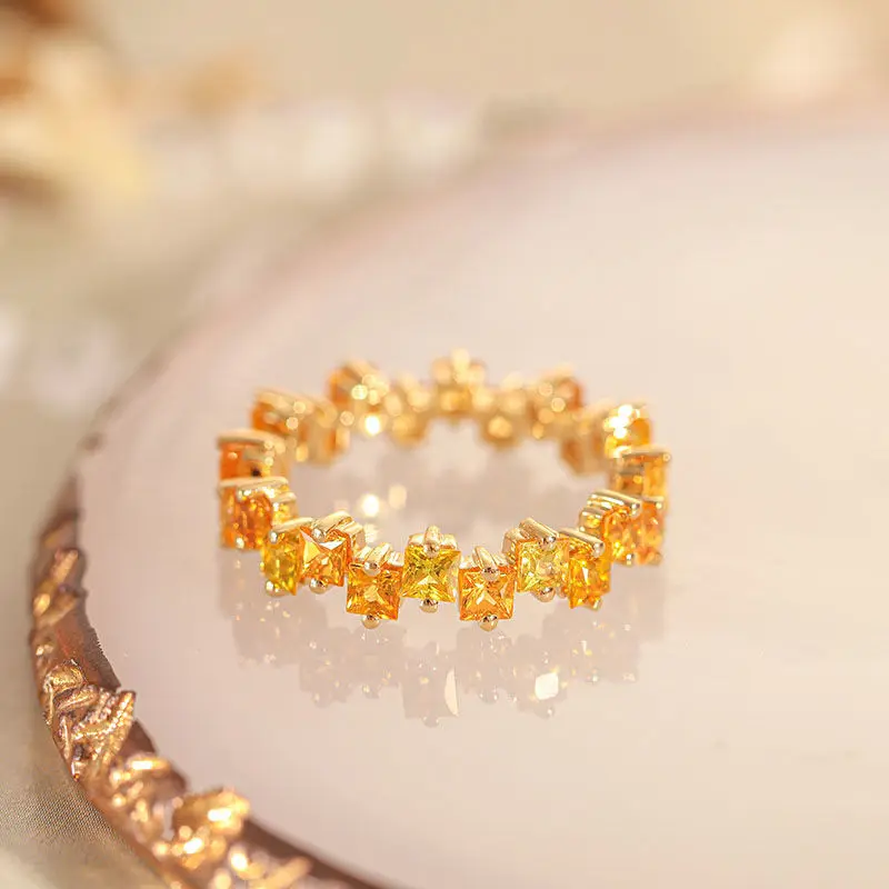 Дизайнерские оригинальные серебряные инкрустированные топазом кольца для