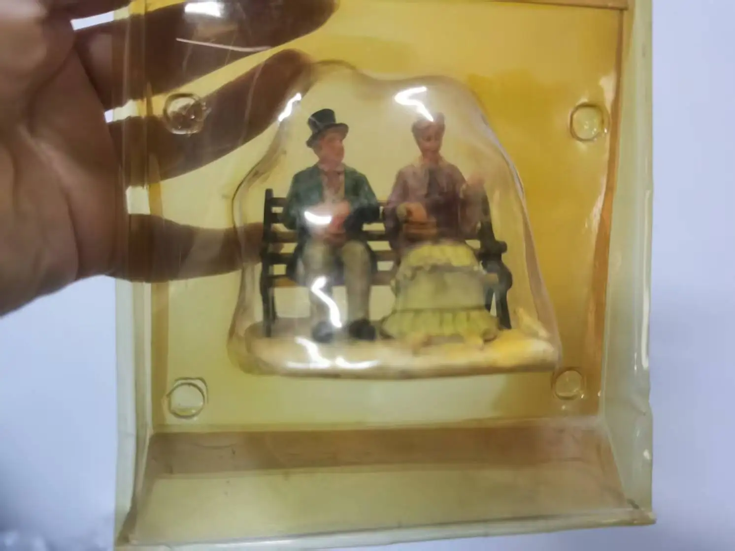 

Фигурка из смолы