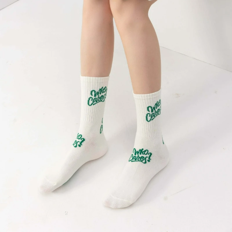 1Pair/2paris New Women's Cotton Medium Sleeve Comfortable Non abrasive Fashion Autumn Winter Sports Letter Stripe Harajuku Socks