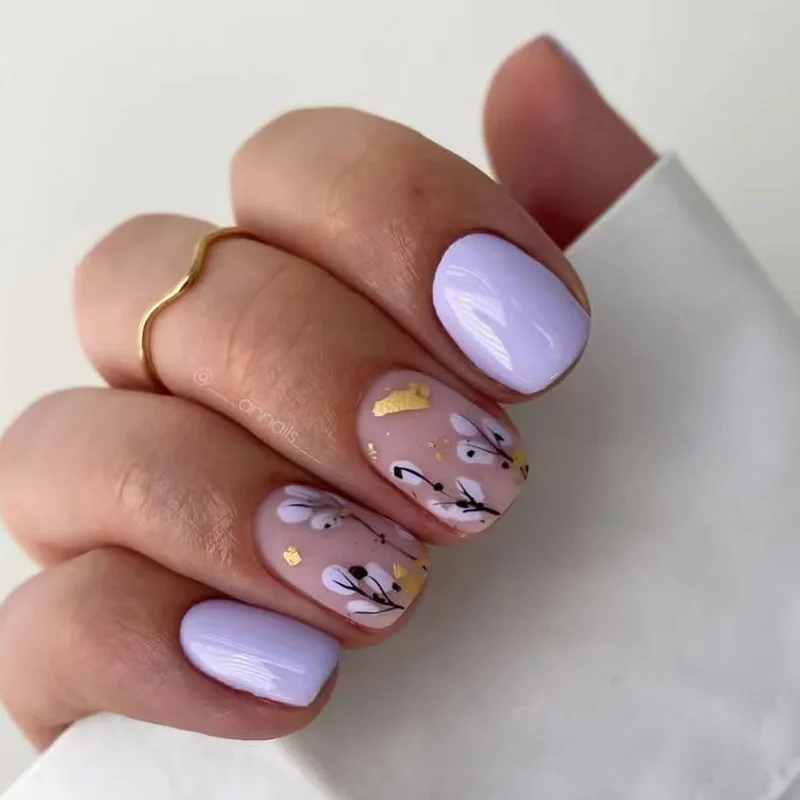 

24Pcs Solid Color Purple False Nails with Gold Foil Short Round Head Fake Nail Tips Flowers Design Wearable Press on Nails