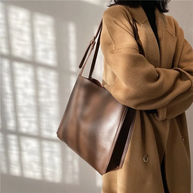 

Женские сумки через плечо из искусственной кожи, вместительная однотонная сумка-шоппер, 2022, трендовые сумки-слинги, сумка-тоут для женщин, б...