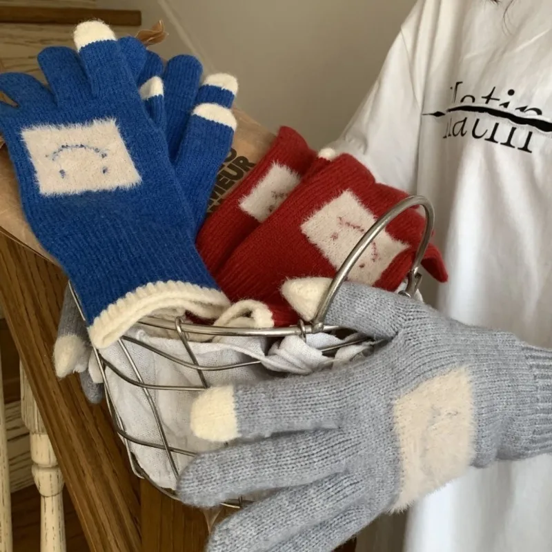 

Зимние новые симпатичные женские перчатки с улыбающимся лицом y2k теплые перчатки с пальцами для сенсорного экрана универсальные непромокаемые перчатки для студентов варежки