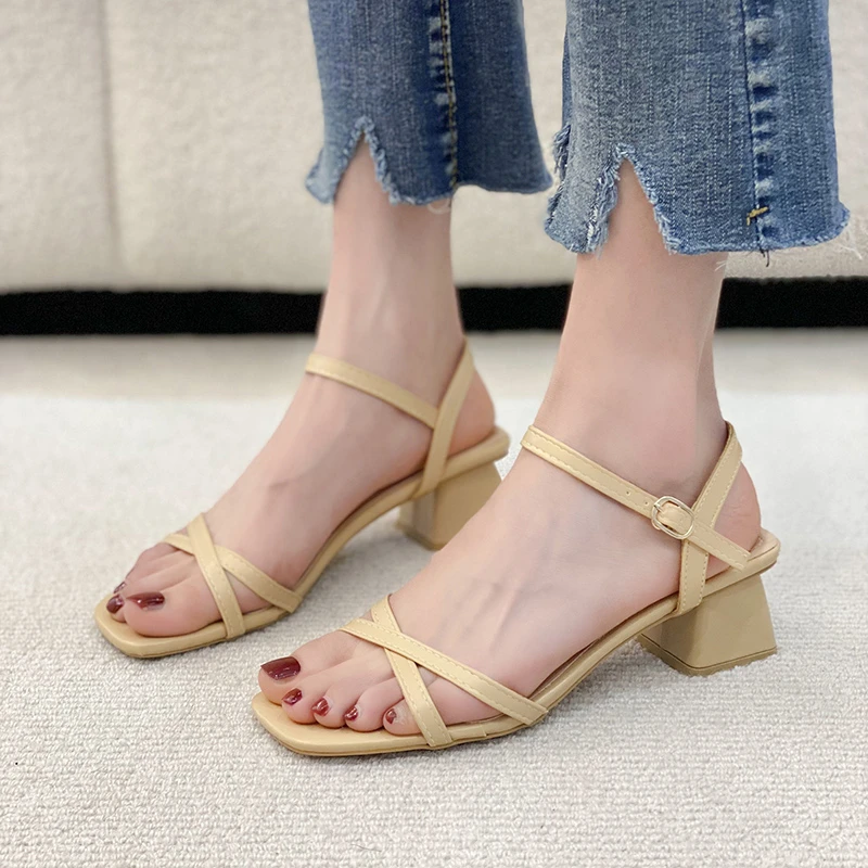 

Летние сандалии женские туфли 2022 Новинка модные сандалии с открытым носком на высоком каблуке с пряжкой модные черные римские сандалии с пе...