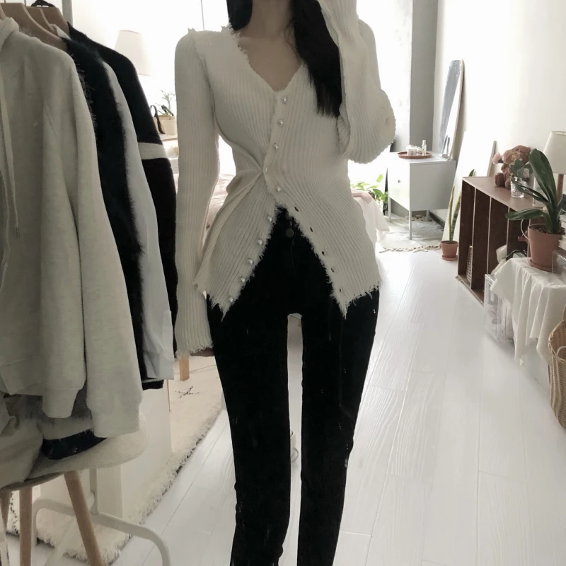 

New Autumn Winter Casual Knitted Cardigan Sweaters Women V-Neck Solid Slim Long Sleeve Pearls Button Tops Knitwear Ladies A74